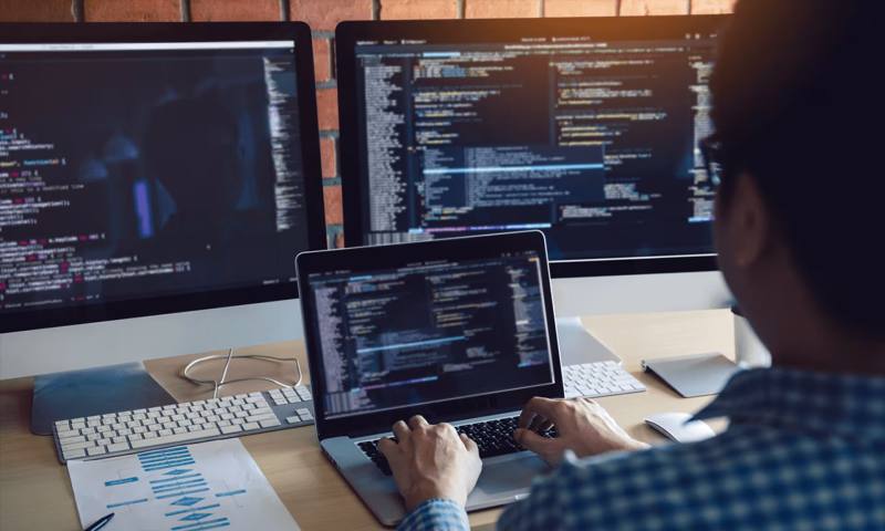 数据科学选型：R与Python如何赋能芒市网站建设？